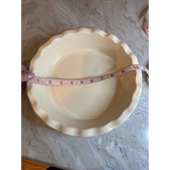 Emile Henry Williams Sonoma Ruffled Pie Dish Cream - Picture 6 of 6